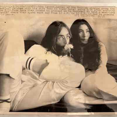 Chicago Tribune Press Photo of John Lennon and Yoko Ono