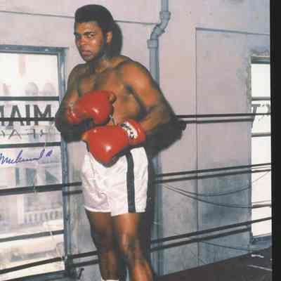 Muhammad Ali Signed 8x10 Photo (GA)