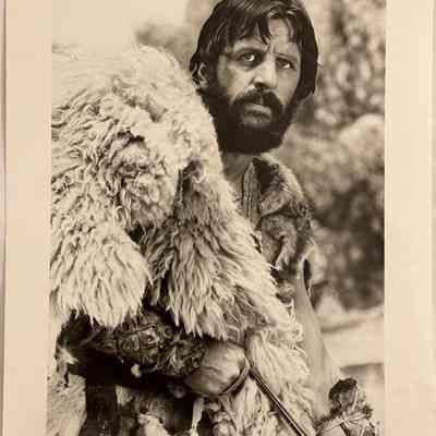 Original 1981 Press Photo Ringo Starr Caveman 8x10