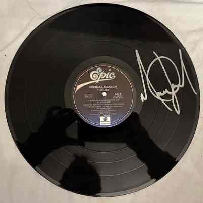 MICHAEL JACKSON SIGNED VINYL RECORD (GA COA)