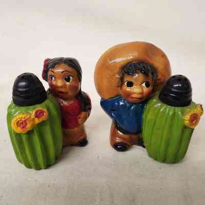 Mexican Couple with Cactuses | Salt & Pepper Shakers