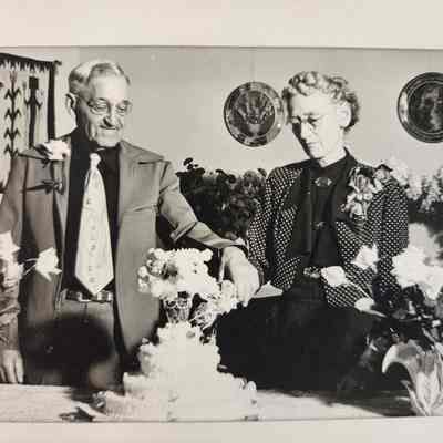 Jule and Belle Macht | 2 copies of the same photo