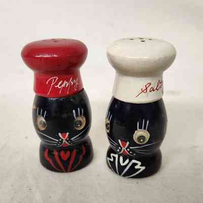 Japanese Cat | Salt & Pepper Shakers
