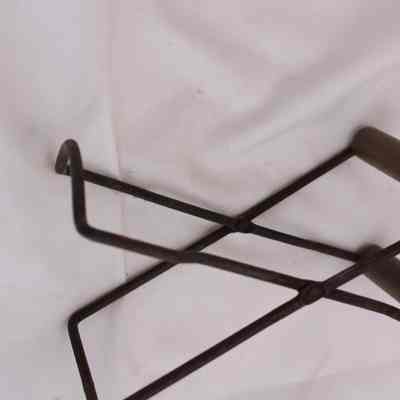 metal tong