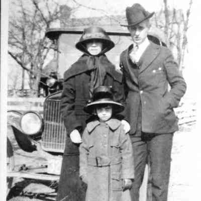 Photo: Genevieve Higgins Brawner Garrison, Cecil Garrison, Genevieve Bell Kerns