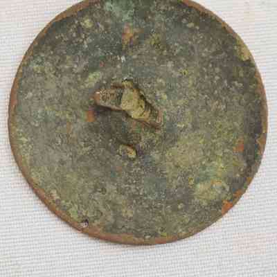 Round Metal artifact