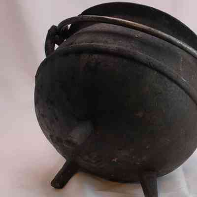 Iron Pot with Handle