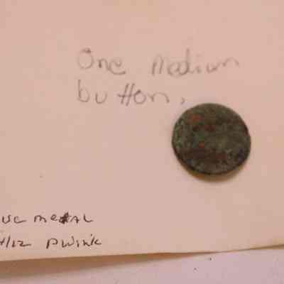 Metal button