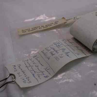 Signature scroll