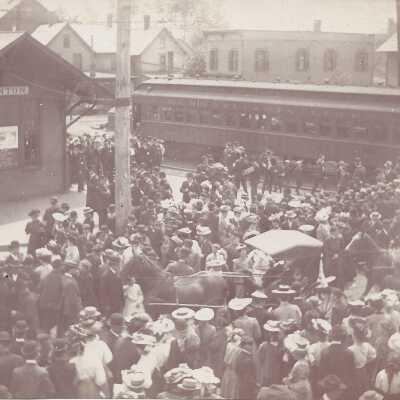 Crowd at Canton Station
