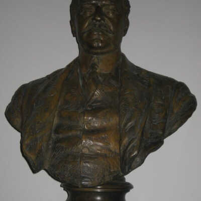 Bronze bust of James Hoyt