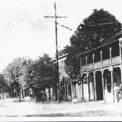 Hotel in New Berlin, Ohio in the early 1900's.