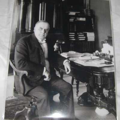 McKinley in a Cabinet Meeting Chair