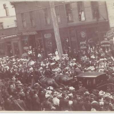 Crowd Gathering to Mourn McKinley