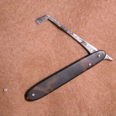 Fleam, swivel
