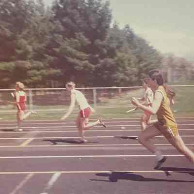 1975 Deb Vercauteran in relay