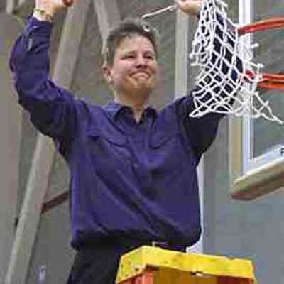 2002 Coach E cutting the net