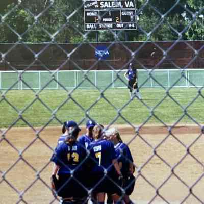 1998 infield huddle during the national game