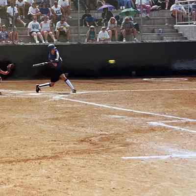 1998 Rowe hitting during the national game