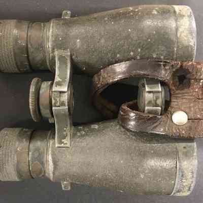 2016.11.54a (binoculars): Copyright: The Salvation Army Central Territory Historical Museum; Origsize: 1.875"x4.375"x4.75"; Origformat: Artifact