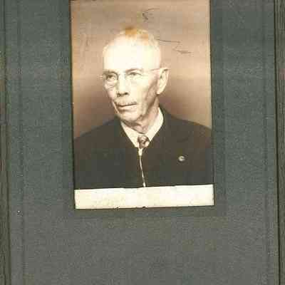 2016.11.27 (framed): Copyright: The Salvation Army Central Territory Historical Museum; Origsize: 4 7/16" x 2 13/16"; Origformat: Print-Photographic