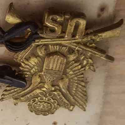 2016.11.74: Copyright: The Salvation Army Central Territory Historical Museum; Origsize: 1" x 1" x 0.125"; Origformat: Artifact