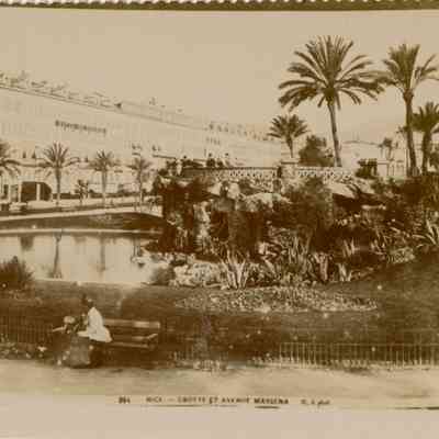 Nice - Grotte Et Avenue Massena