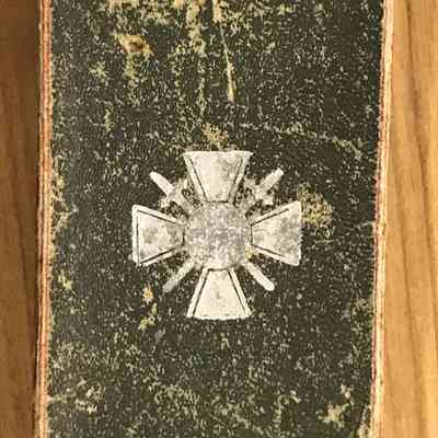 2016.11.38b (top): Copyright: The Salvation Army Central Territory Historical Museum; Origsize: 3.875" x 2.125" x .5; Origformat: Artifact