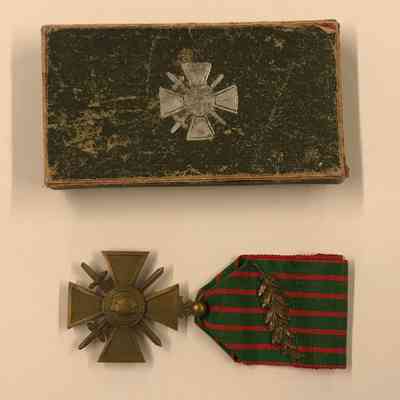 2016.11.38a-b: Copyright: The Salvation Army Central Territory Historical Museum; Origsize: 3.875" x 2.125" x 0.; Origformat: Artifact