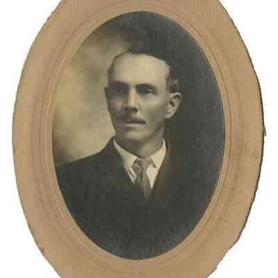 2016.11.33: Copyright: The Salvation Army Central Territory Historical Museum; Origsize: 6 7/8" x 4 7/8"; Origformat: Print-Photographic