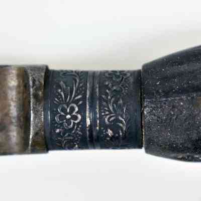 2018.18.222 (detail - collar): Copyright: The Salvation Army Central Territory Historical Museum; Origsize: 1" x 11.75" x .75"; Origformat: Artifact