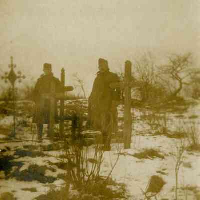 French and German Graves between Clermont and Neuilly