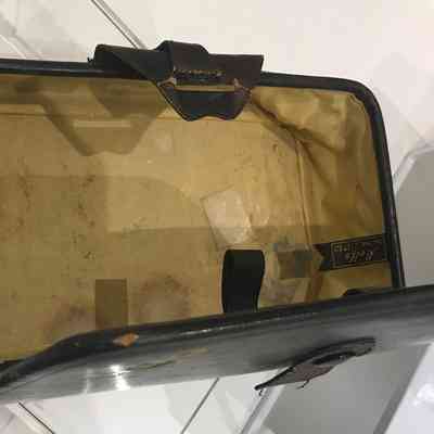 2016.11.96 (open): Copyright: The Salvation Army Central Territory Historical Museum; Origsize: 9.75"x6"x3.25"; Origformat: Artifact