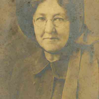 Minnie "Ma" Burdick in TSA Uniform