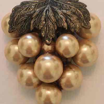 Grapes Brooch
