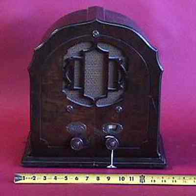 Majestic B-450 Tall Table Radio