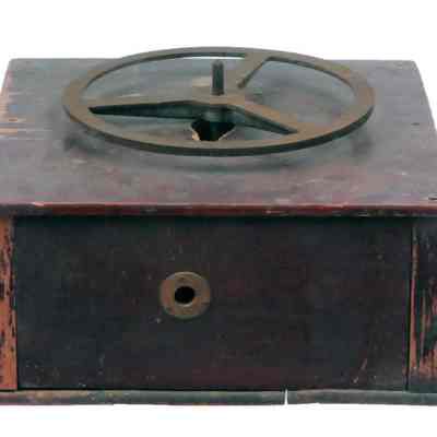 Wind up Display case