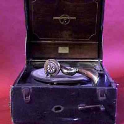 Phonograph, hand crank