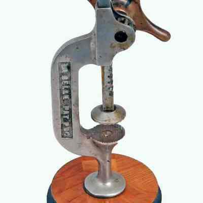 Nut Cracker