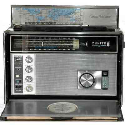 Zenith 7000-1 Portable Radio