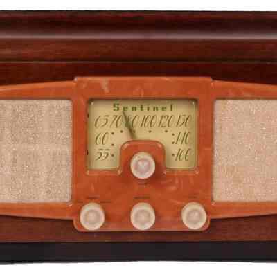 Desk Top Phonograph Radio