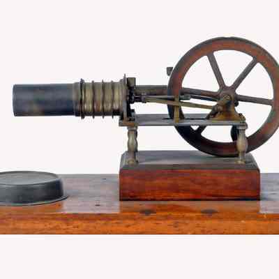 Stirling Model Engine
