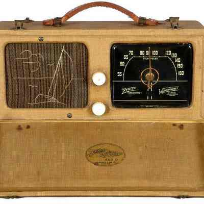 Zenith 6G60 Portable Radio