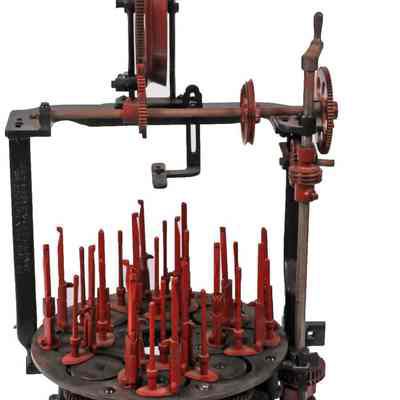 Braiding machine