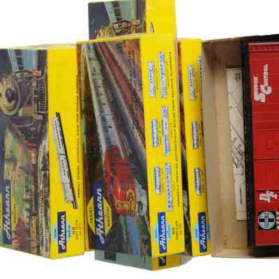 Toy Model Train (3) Railway Cars