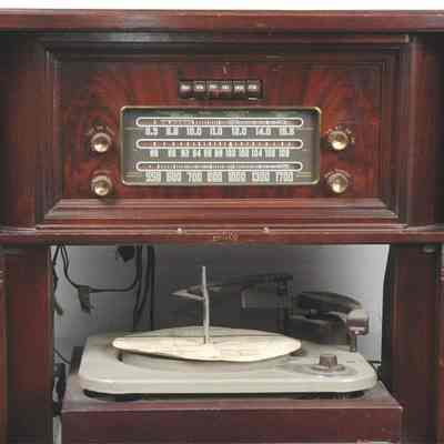 Console Radio/Phonograph