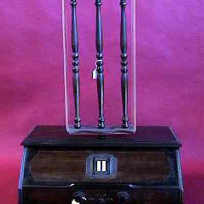 Table w/Antenna Receiver Radio