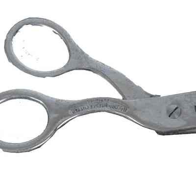 Cutter for record needles