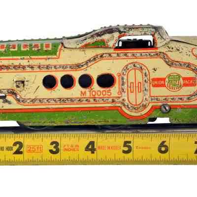 Toy Model Train Wind-up Articulated Locomotive