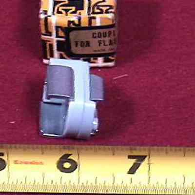 Flash Gun Coupler